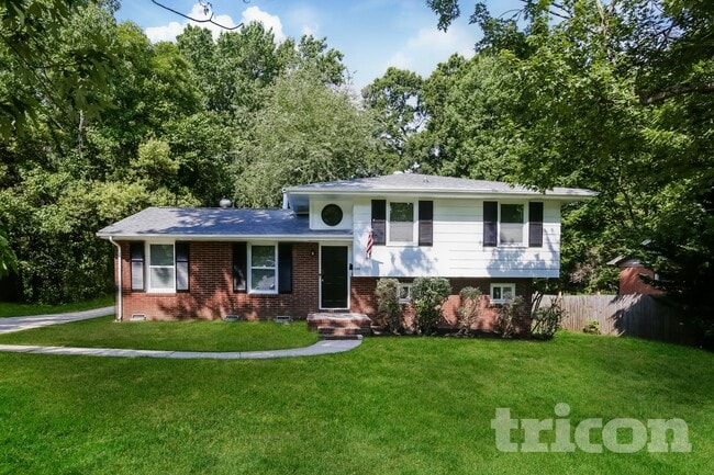 Building Photo - 4200 Gladstone Ln