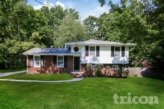 Building Photo - 4200 Gladstone Ln