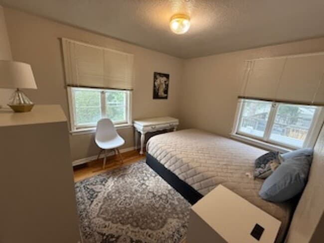Building Photo - Elm Street Duplex