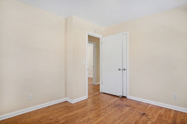 Building Photo - 3 Bedroom, 1 Bath Single Family Home!