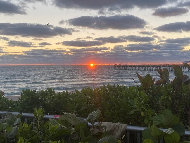 Building Photo - 101 S Golfview Rd