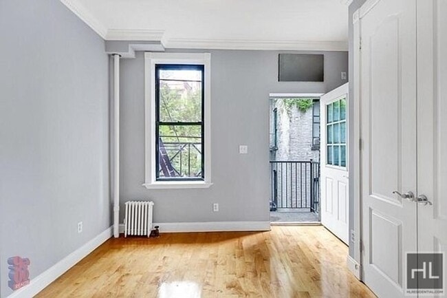 Building Photo - 246 Mott St