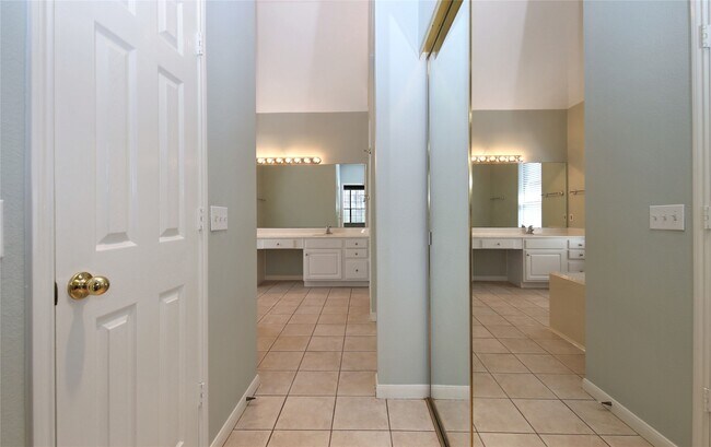 Building Photo - 10419 Pearl Dr