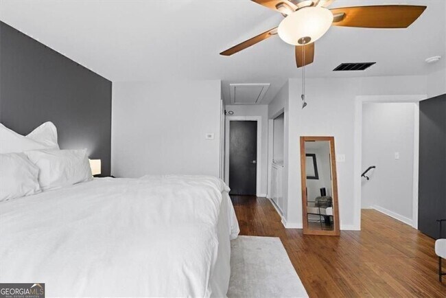 Building Photo - 1250 Breuer Mews NW