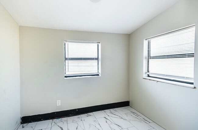Building Photo - 5322 Miami St