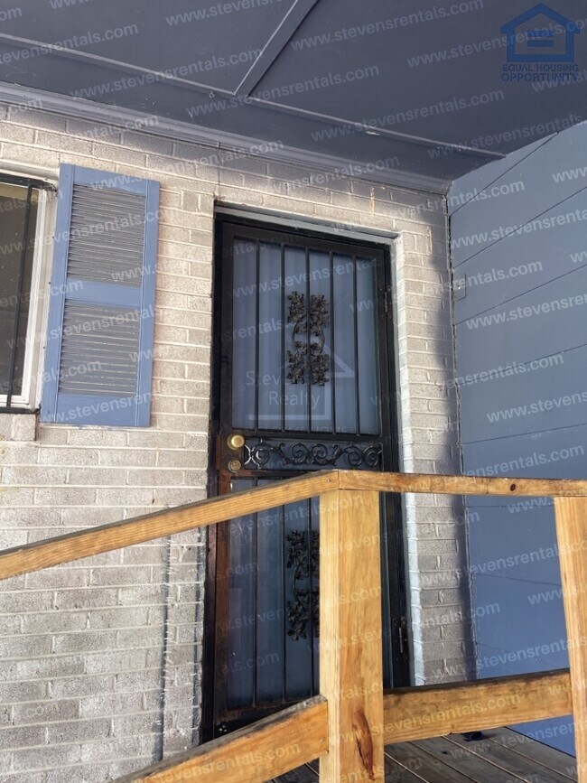 Building Photo - 3615 Ridgeside Rd