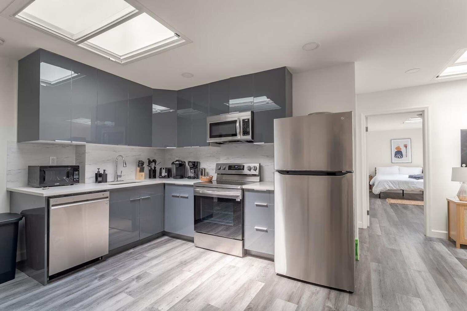 Building Photo - 218 E 104th St