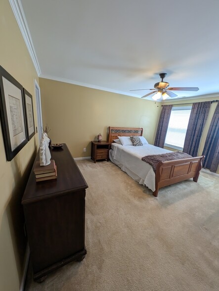 Building Photo - 711 Keystone Park Dr