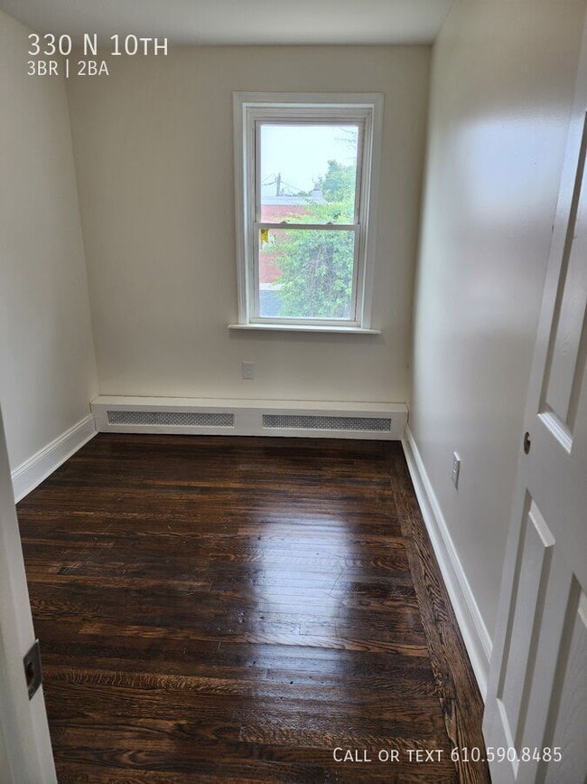 Building Photo - 330 N 10th-