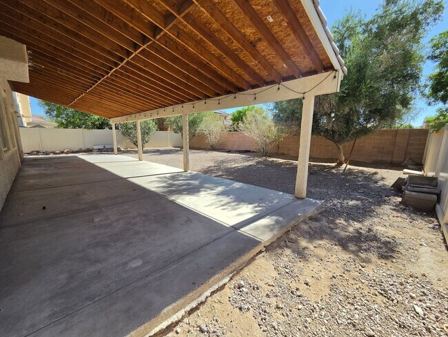 Building Photo - Spacious 4 Bed Home with Loft & 3-Car Garage
