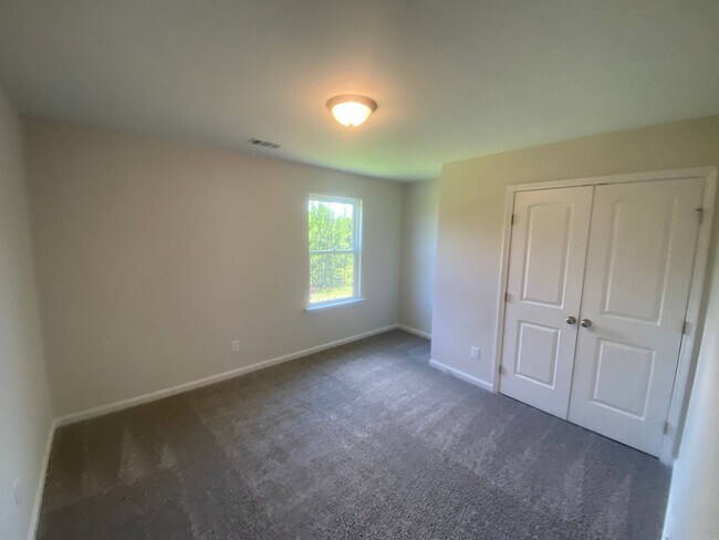 Building Photo - 5 bedroom, 3 bath home in Savannah,Ga for ...