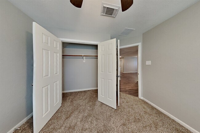 Building Photo - 17919 Royal Gate Ln