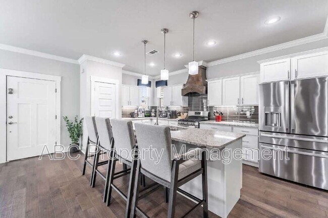 Building Photo - 5217 S 65th Pl