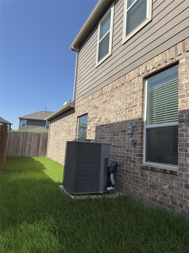 Building Photo - 15618 Eastern Meadowlark Wy