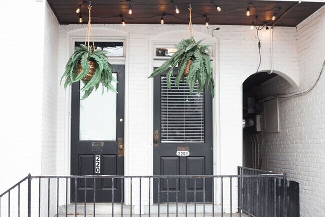 Primary Photo - 220 W Chestnut St