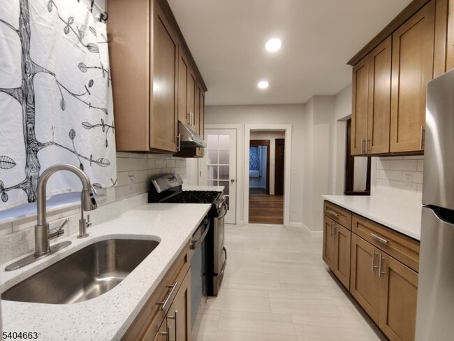 Building Photo - 86 Brookdale Ave