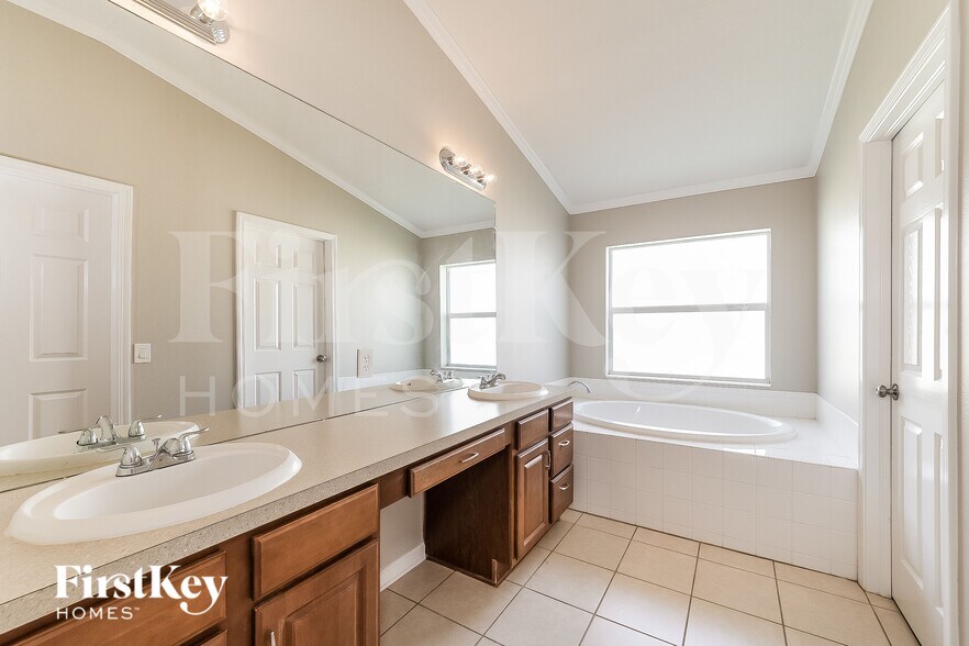 Building Photo - 5825 100th Ave E