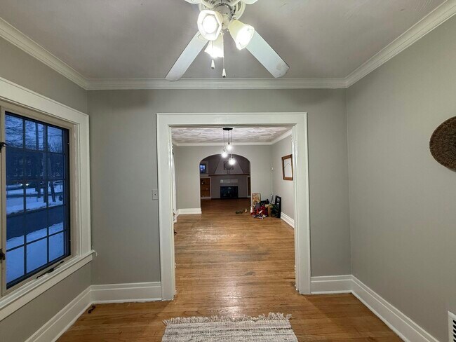 Building Photo - 721 Salt Springs Rd