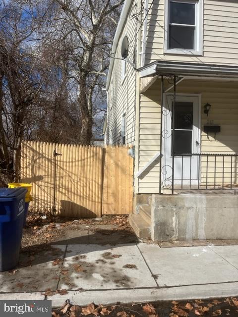Building Photo - 213 Iron St