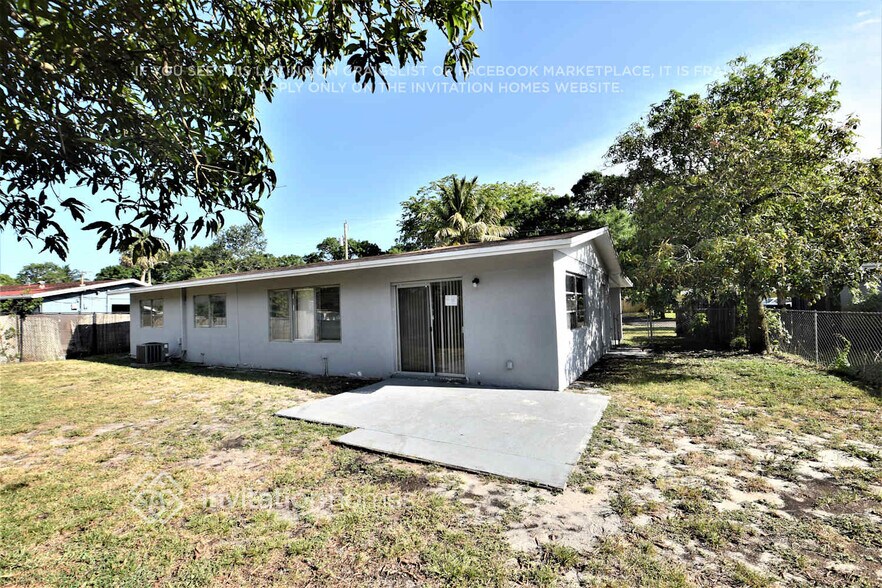 Building Photo - 4871 NW 1st Ct