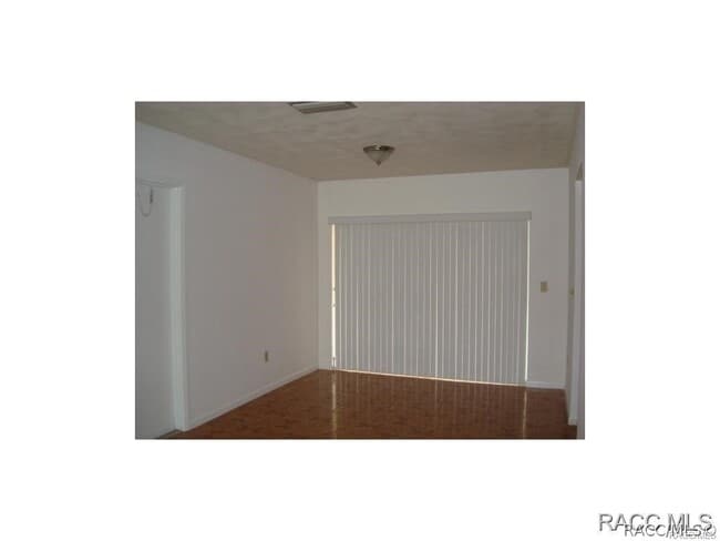 Building Photo - 9081 N Golfview Dr