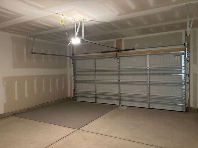Building Photo - Brand New Build! 4 Bedrooms