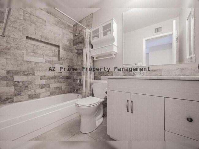 Building Photo - 542 W Pampa Ave