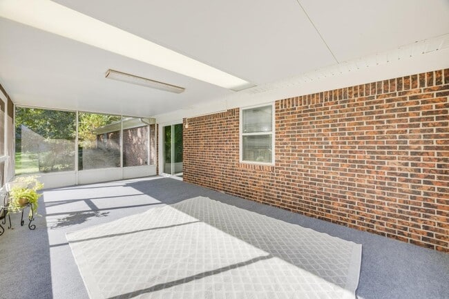 Building Photo - 6089 W Dogwood Dr