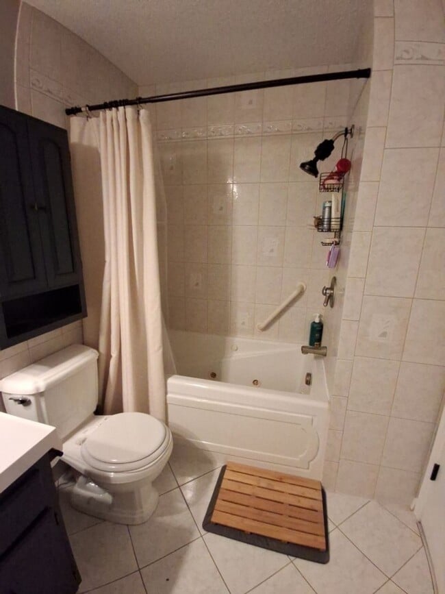 Building Photo - Dont Miss Out!  3 Bedroom Apple Valley Tow...