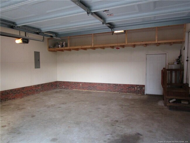 Building Photo - 7256 Goldsboro Rd