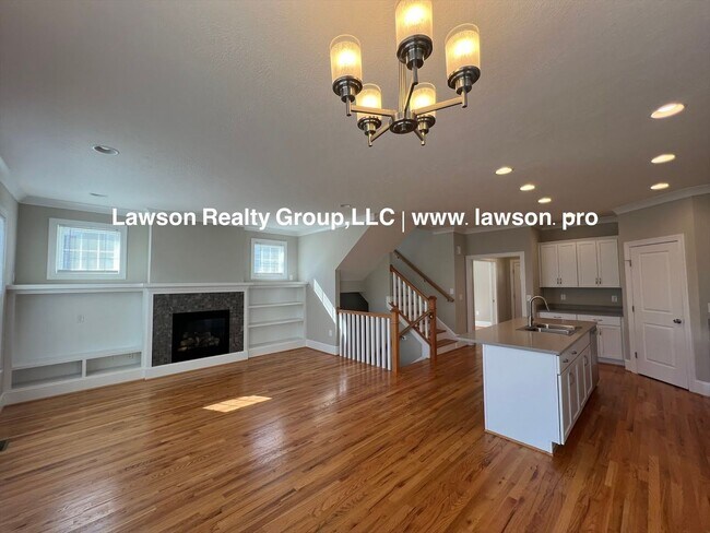 Building Photo - Upscale Three Bedroom in Colonial Green with Garage