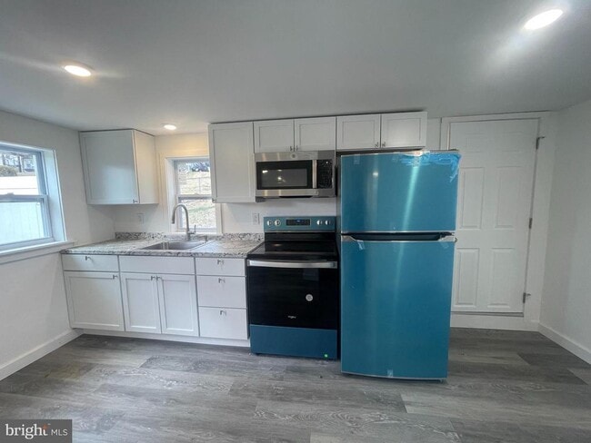 Building Photo - 25 W 33rd St