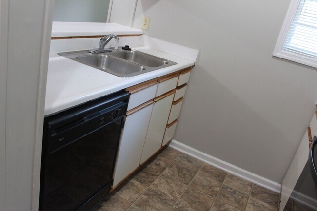 Building Photo - 325 Waterdown Dr