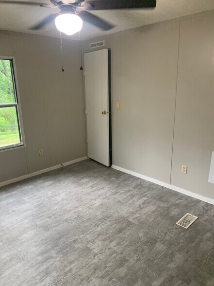 2nd bedroom - 275 Willis Ave