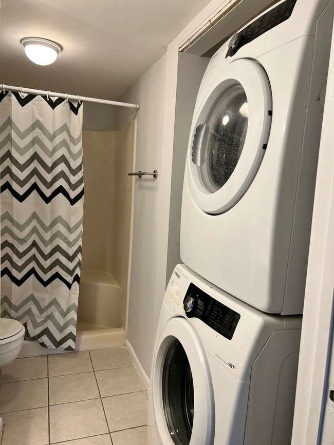 Building Photo - 7149 Golf Colony Ct