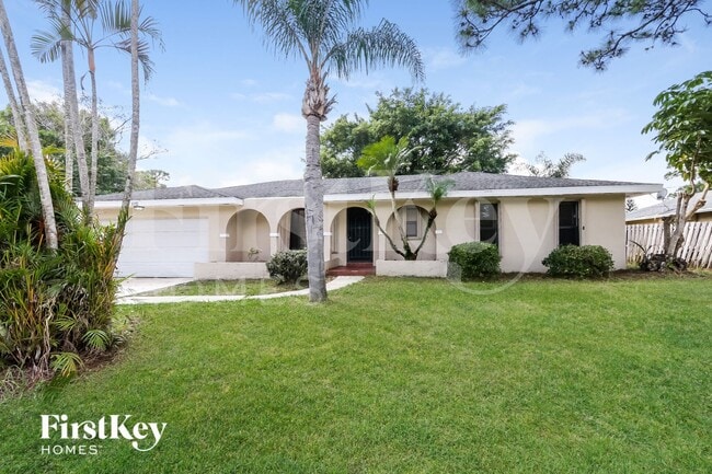 Building Photo - 1032 SE Floresta Dr