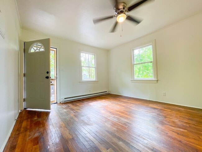 Building Photo - 110-116 Dobbs St - Unit 116