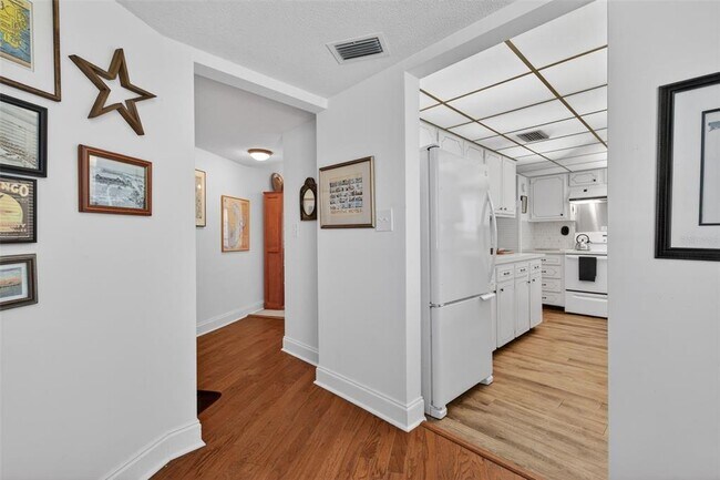 Building Photo - 1200 N Shore Dr NE