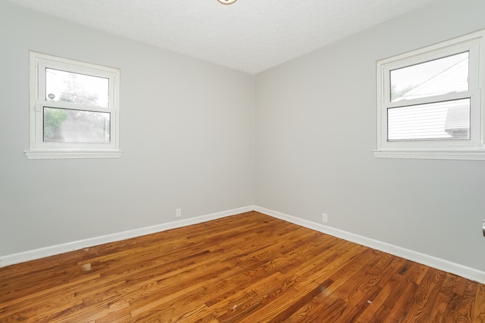 Building Photo - 790 E 258th St
