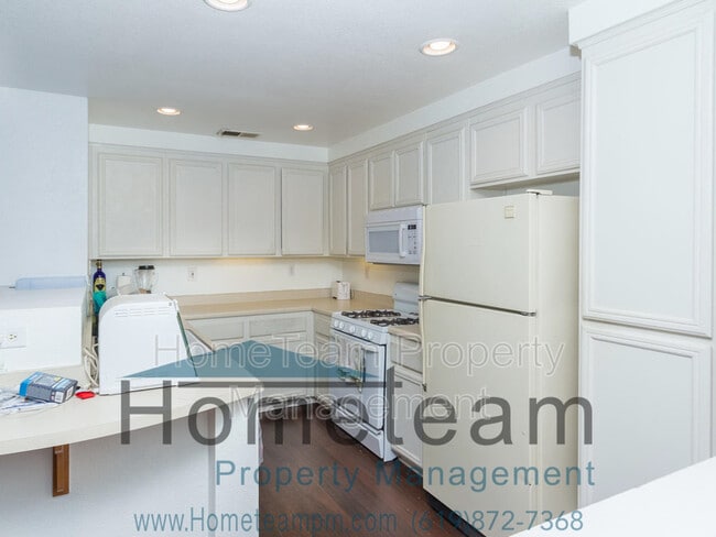 Building Photo - 1246 Balboa Cir