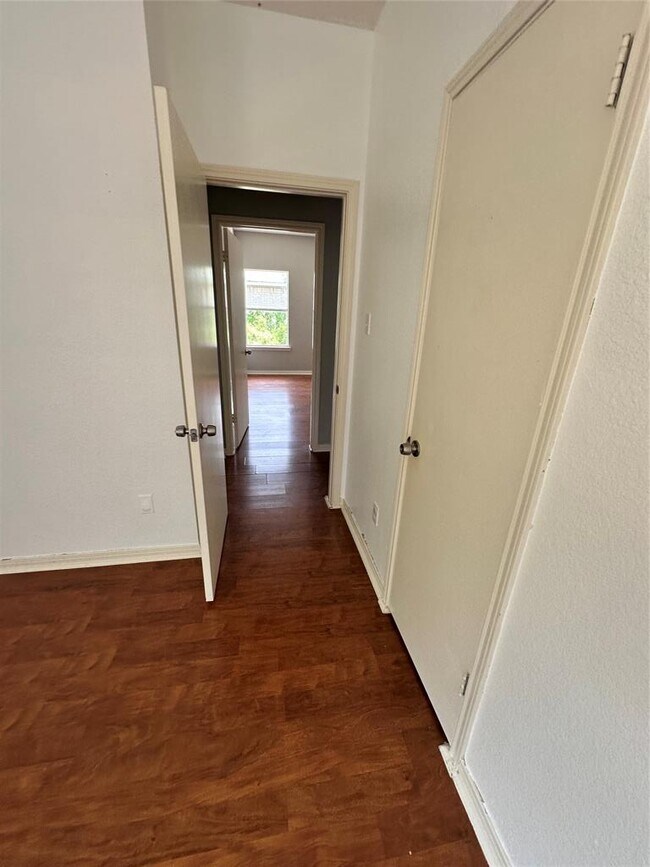 Building Photo - 4500 Silverstone Dr