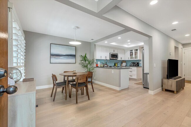 Building Photo - Hamilton Place Townhome