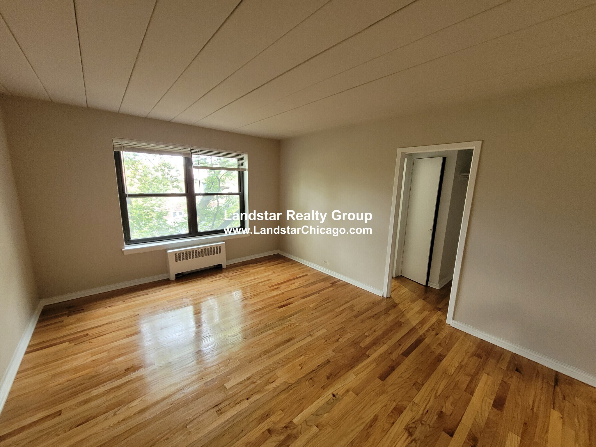 Building Photo - 1359 W Touhy Ave