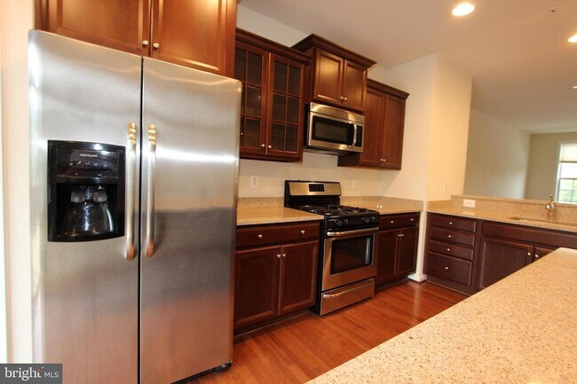 Building Photo - 325 Hersden Ln