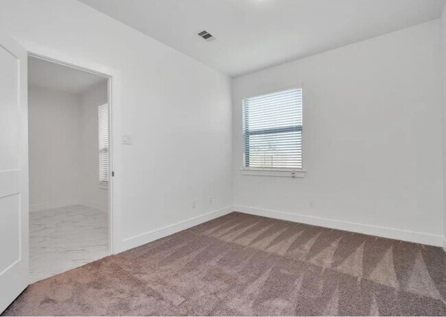 Building Photo - 1526 Crystal Stream Dr