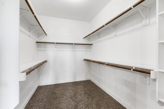 Building Photo - 7915 Parkwood Blvd