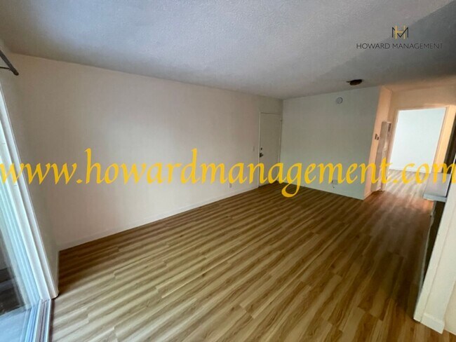 Building Photo - Bonus Den! Beautiful lower condo with large patio in Tara Hills, a resort style living complex!