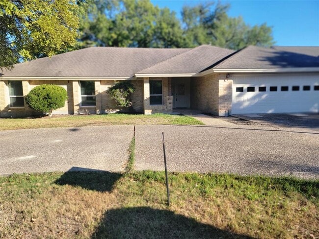 Building Photo - 10403 Pinehurst Dr