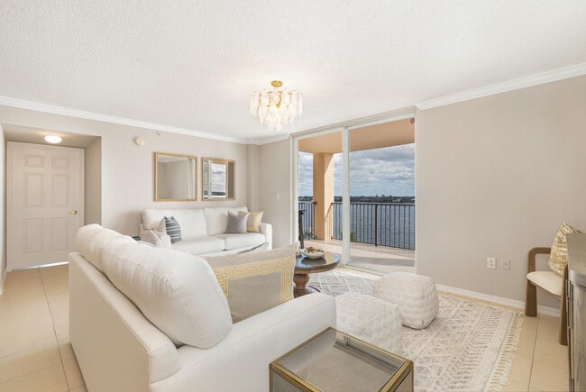 Building Photo - 1801 N Flagler Dr