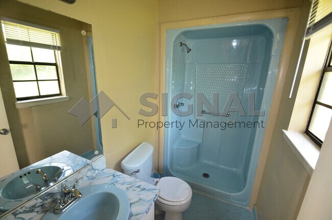 Building Photo - 4001 6th Ave